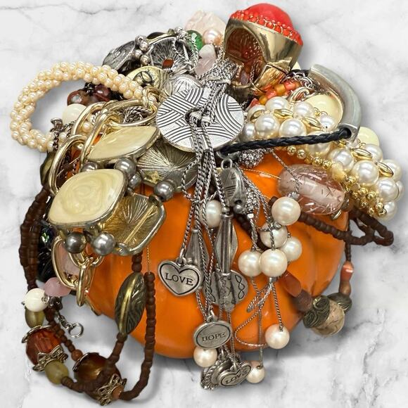 Adorable pumpkin mug filled with 15-20 pieces mystery lot of jewelry! - Picture 2 of 4